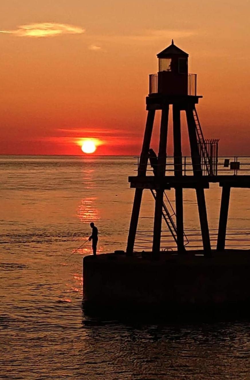 Whitby Central Close To Beach Pier Flowergate Hotel Buitenkant foto